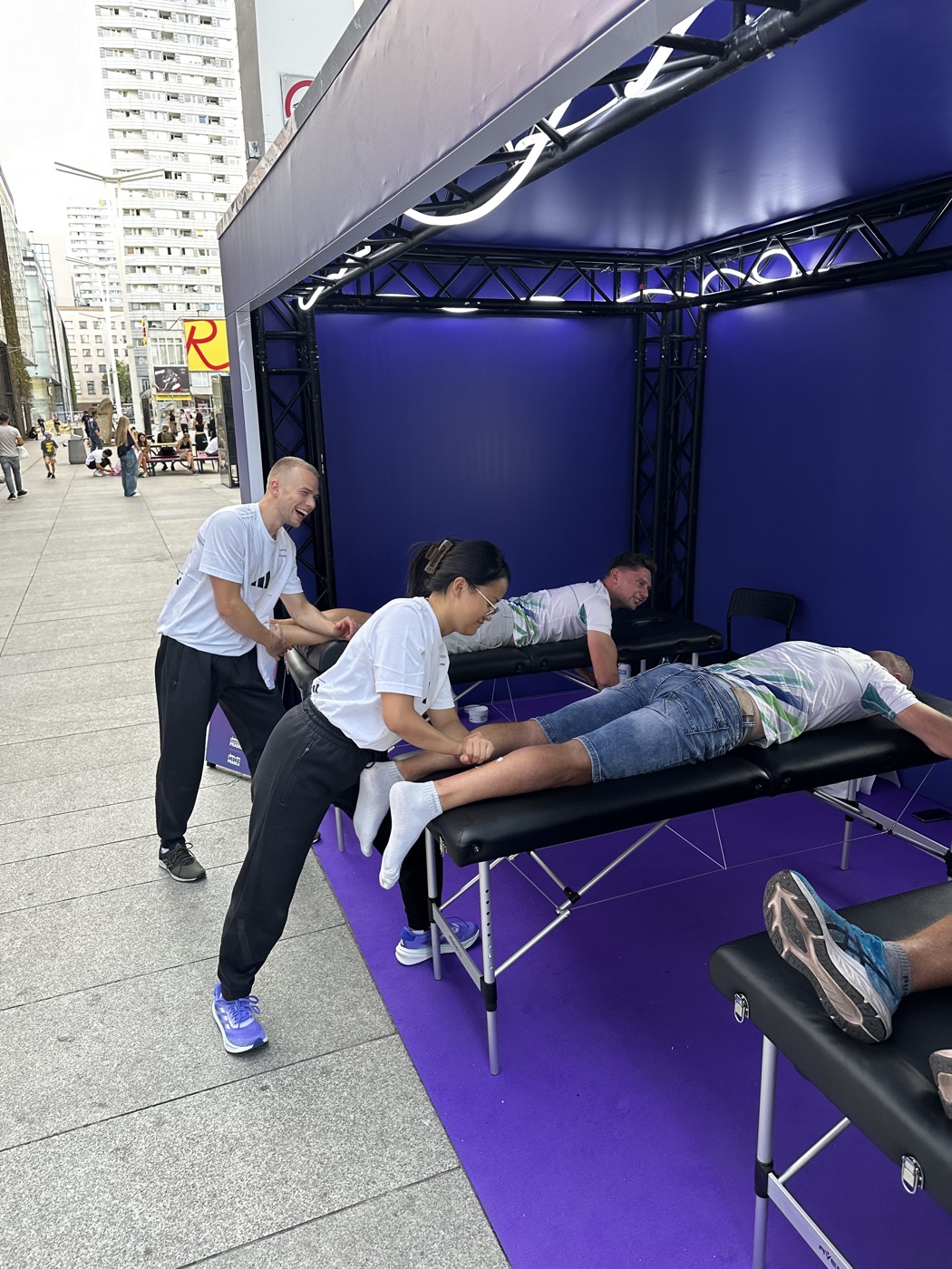 Regenerations- und Massagezone bei einem Lauf-Event